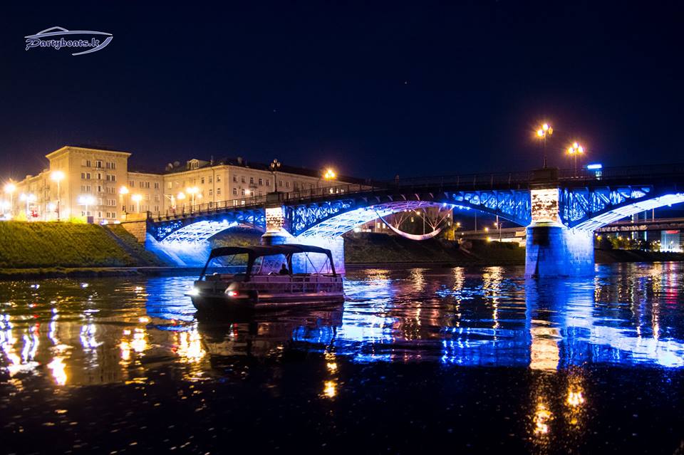 Neris. Žvėryno tiltas naktį